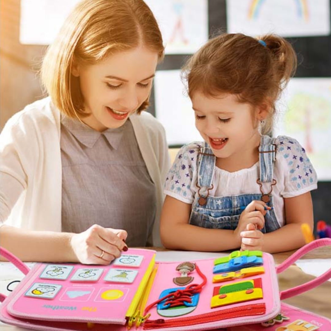 cahier-d'activité-montessori-fille-apprend